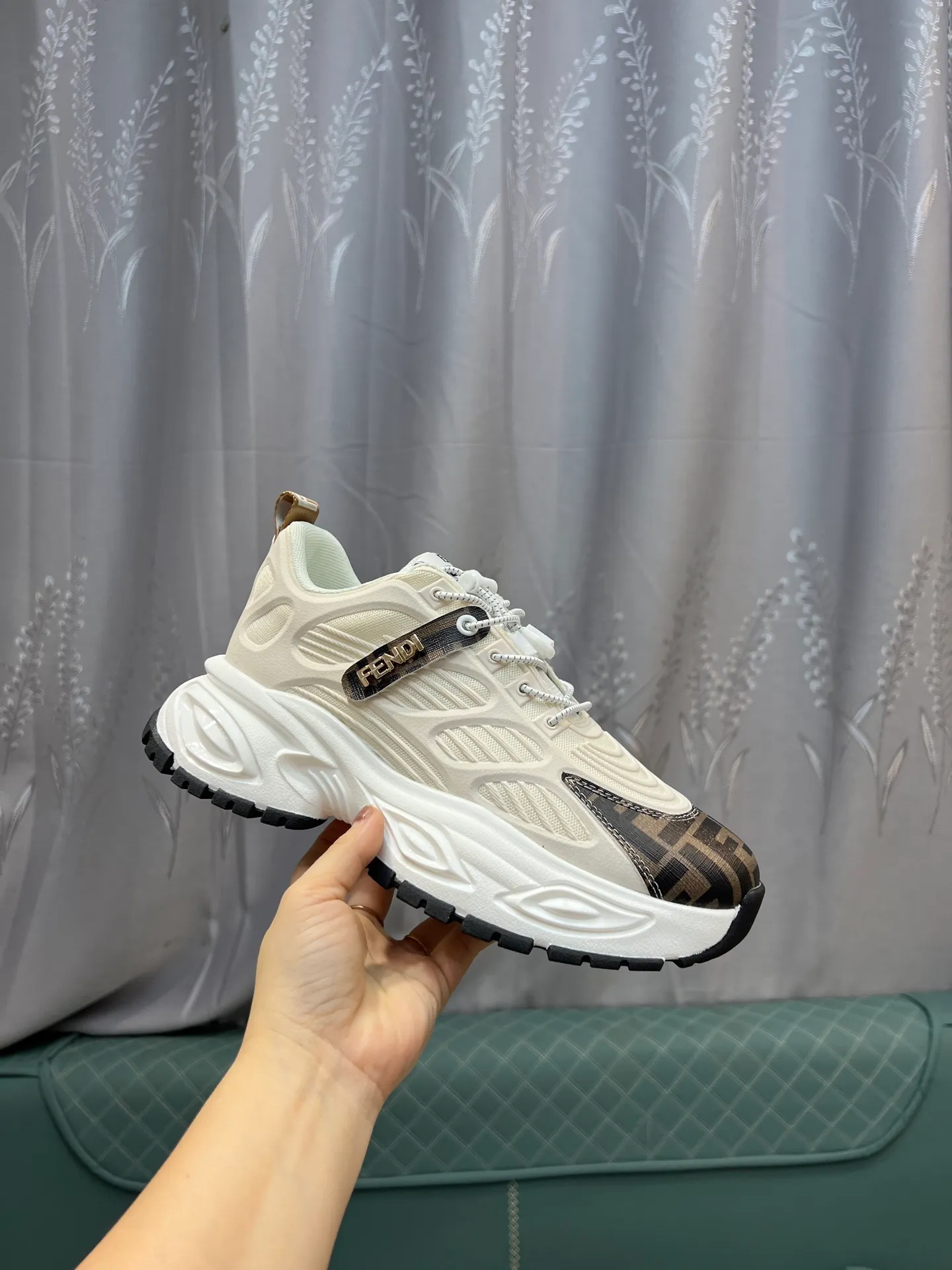 Men's men's shoes 💰440 [FENDI] new 🙈 casual shoes with first-class workmanship, 💪💪💪cowhide uppers ➕ genuine leather feet, 👻suitable for all kinds of travel! Number of yards 38-44